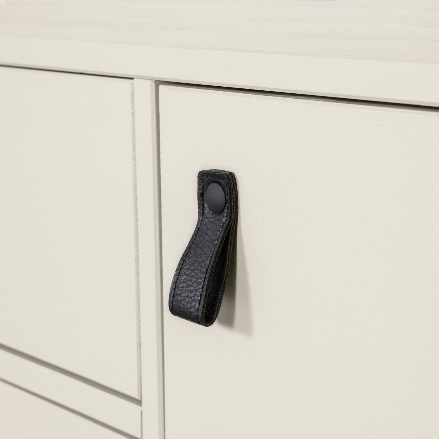 Silas Tv Meubel 180 Cm Grenen Dust [Fsc] van WOOOD – Luxe comfort op maat van PureWonen. Vraag naar de beste prijs.