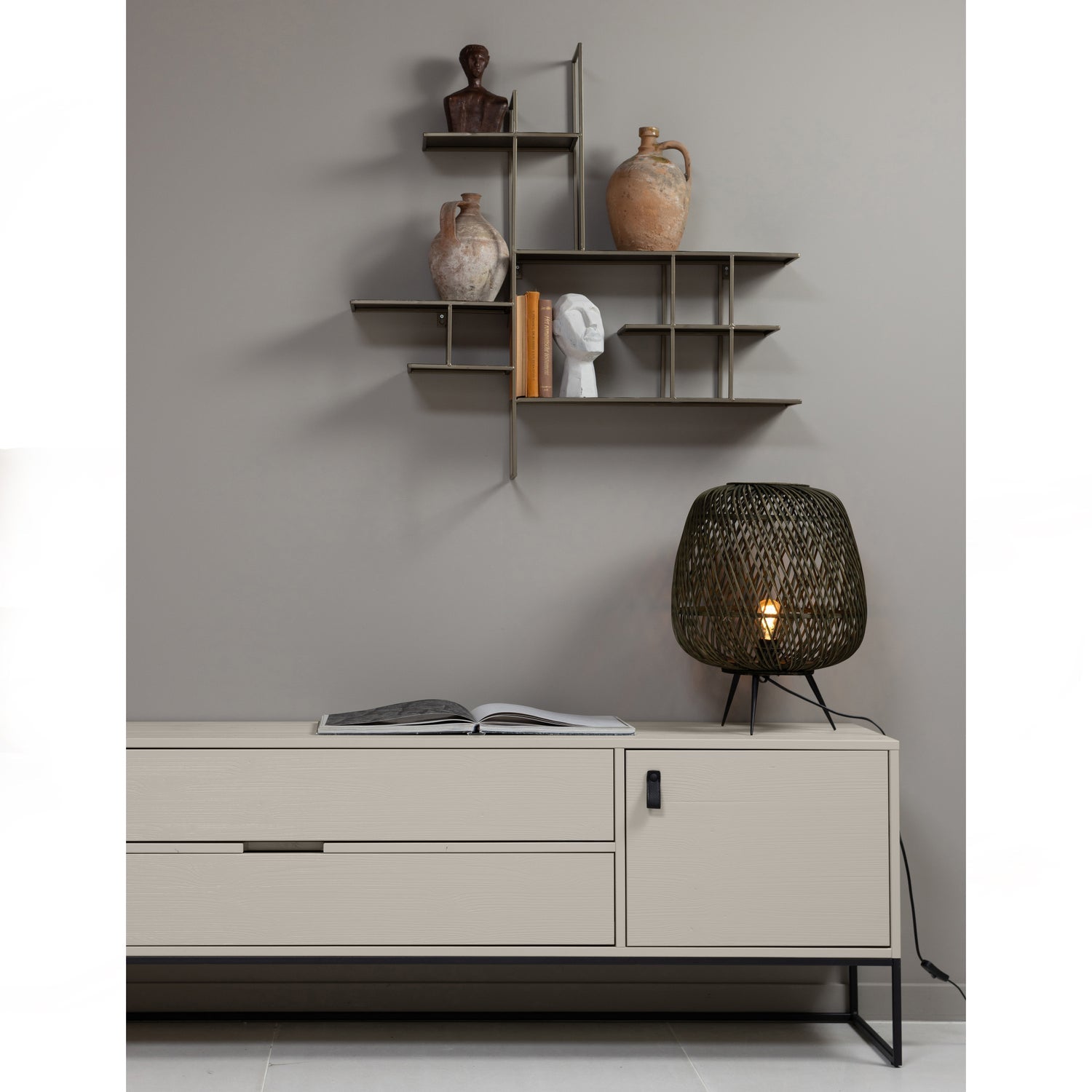 Silas Tv Meubel 180 Cm Grenen Dust [Fsc] van WOOOD – Luxe comfort op maat van PureWonen. Vraag naar de beste prijs.