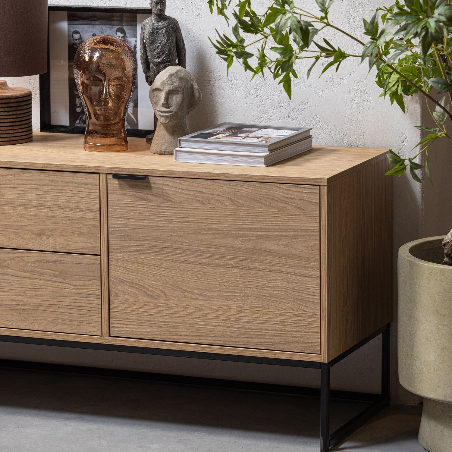 Silas Tv Meubel 180 Cm Eiken Decor [Fsc] van WOOOD – Luxe comfort op maat van PureWonen. Vraag naar de beste prijs.