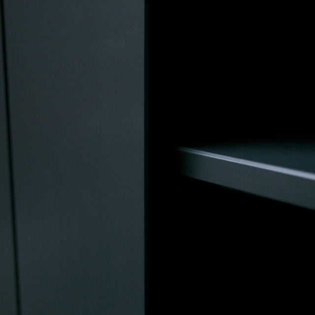 Move Schuifdeurkast Grenen Matzwart [Fsc] van WOOOD – Luxe comfort op maat van PureWonen. Vraag naar de beste prijs.