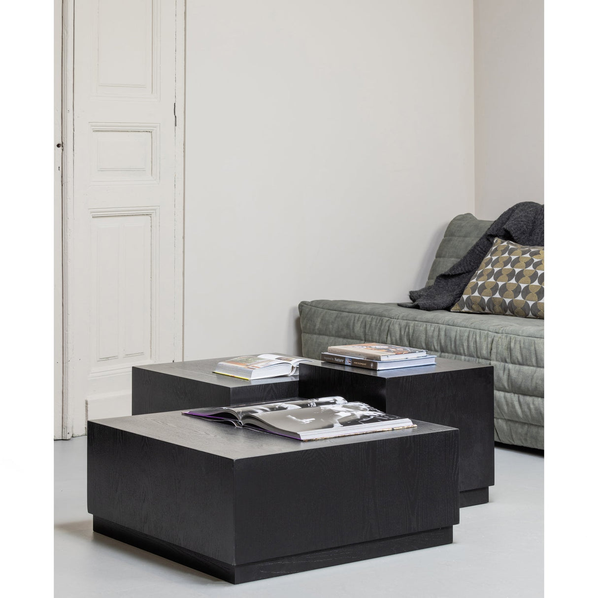 Set V 3 Pim Bijzettafels Hout Zwart van WOOOD – Luxe comfort op maat van PureWonen. Vraag naar de beste prijs.