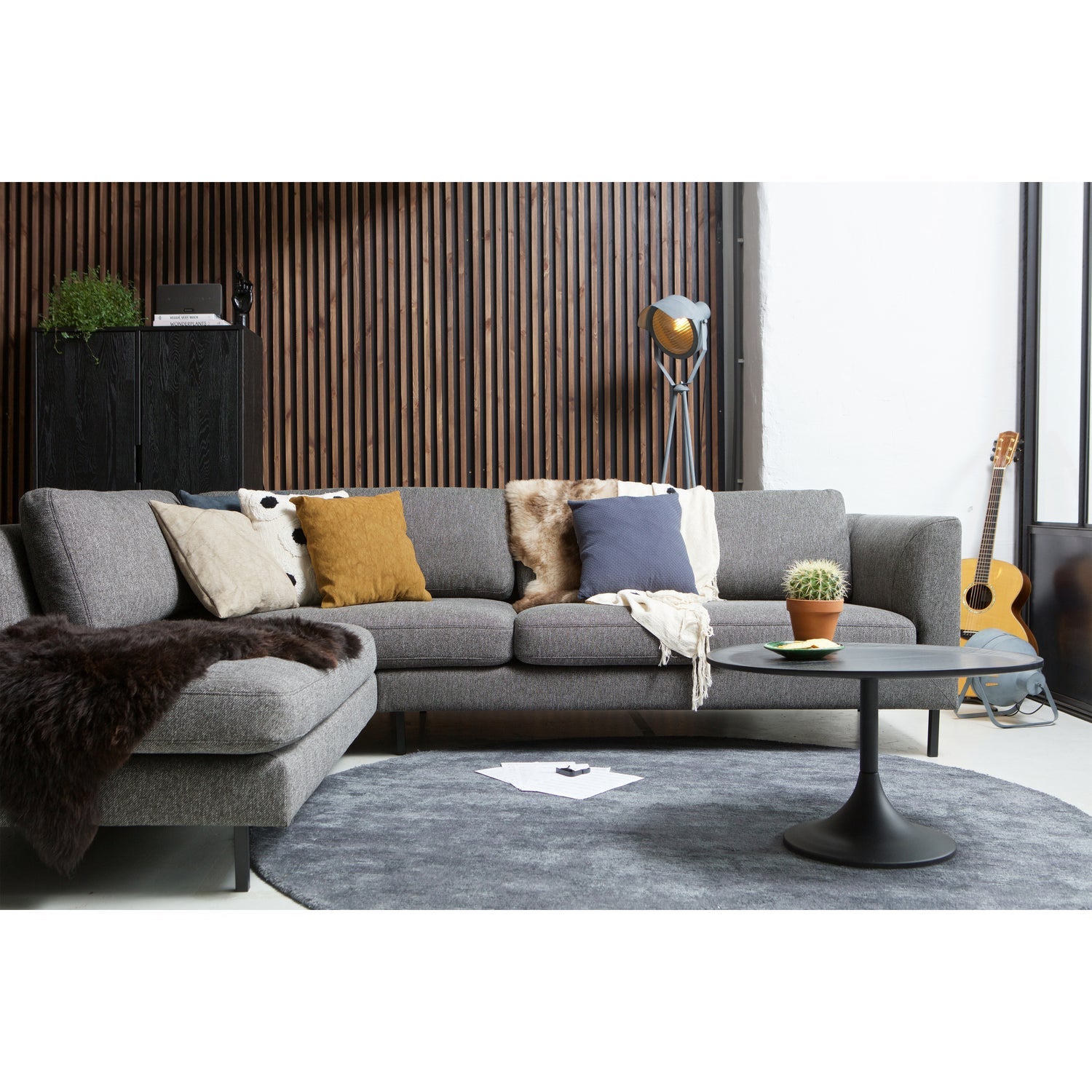 Silas 2 Deurs Kast Essen Blacknight [Fsc] van WOOOD – Luxe comfort op maat van PureWonen. Vraag naar de beste prijs.