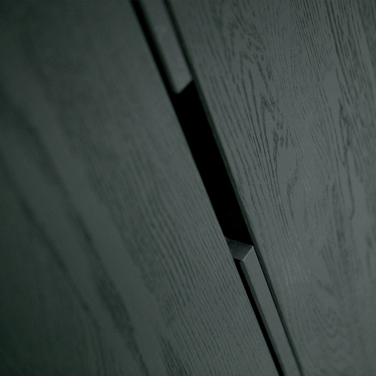Silas 2 Deurs Kast Essen Blacknight [Fsc] van WOOOD – Luxe comfort op maat van PureWonen. Vraag naar de beste prijs.