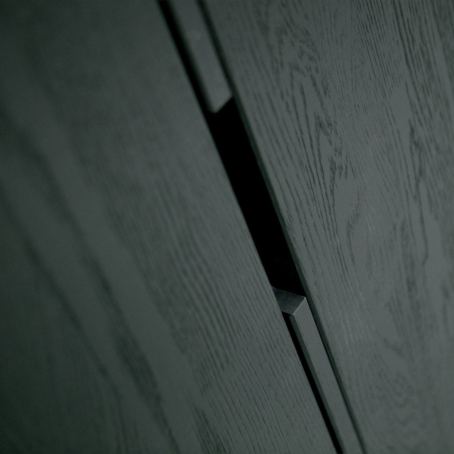 Silas 2 Deurs Kast Essen Blacknight [Fsc] van WOOOD – Luxe comfort op maat van PureWonen. Vraag naar de beste prijs.