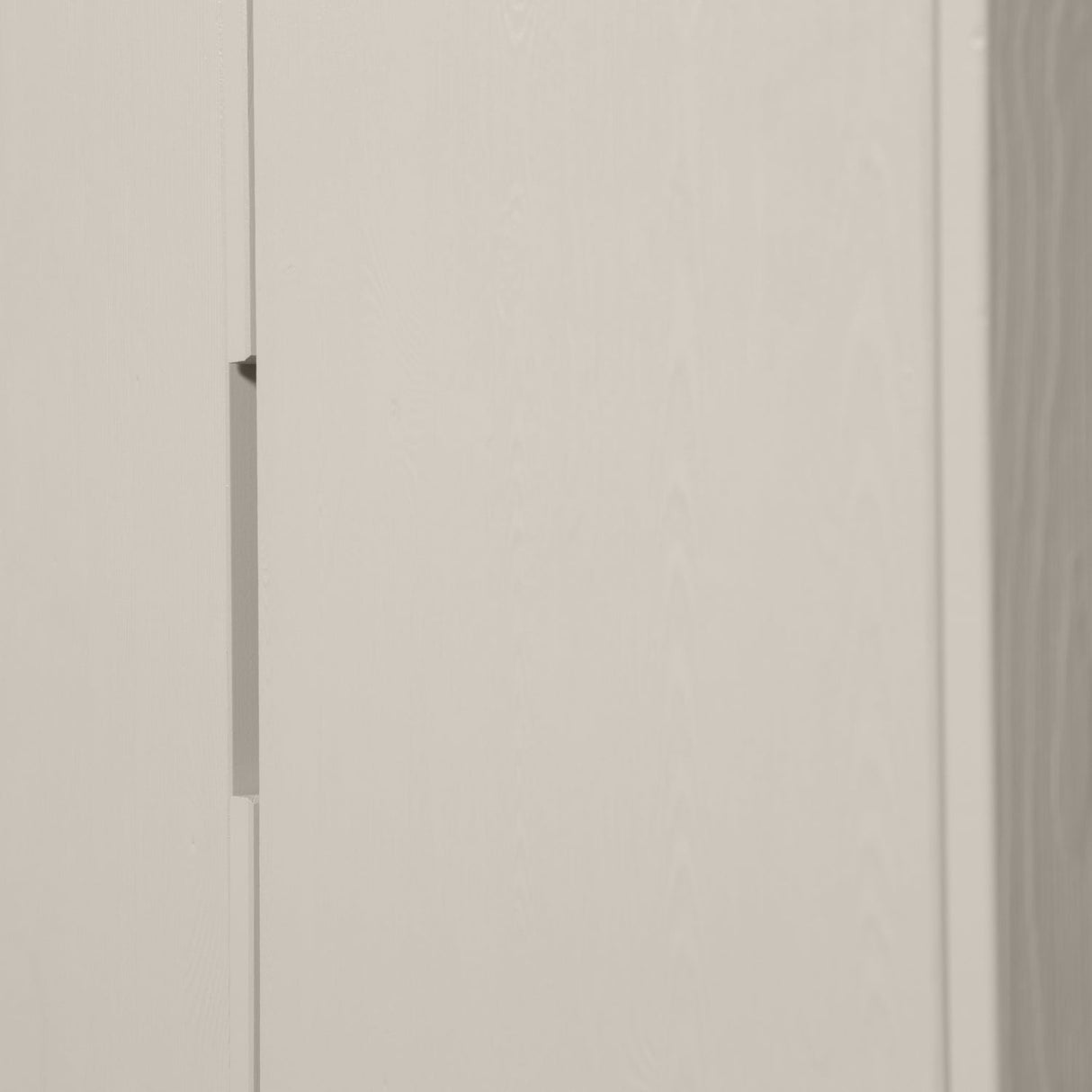 Silas 2 Deurs Kast Grenen Dust [Fsc] van WOOOD – Luxe comfort op maat van PureWonen. Vraag naar de beste prijs.