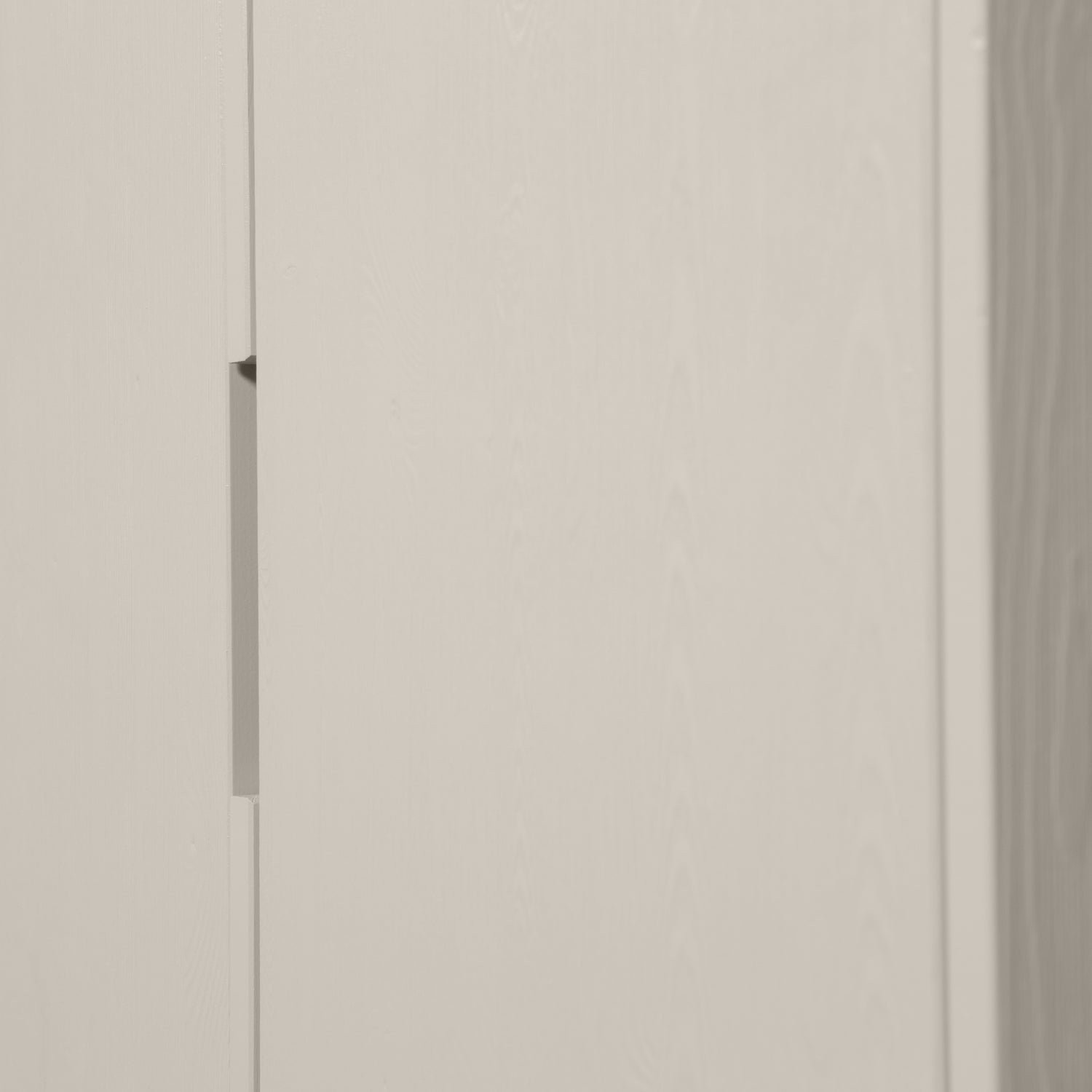 Silas 2 Deurs Kast Grenen Dust [Fsc] van WOOOD – Luxe comfort op maat van PureWonen. Vraag naar de beste prijs.