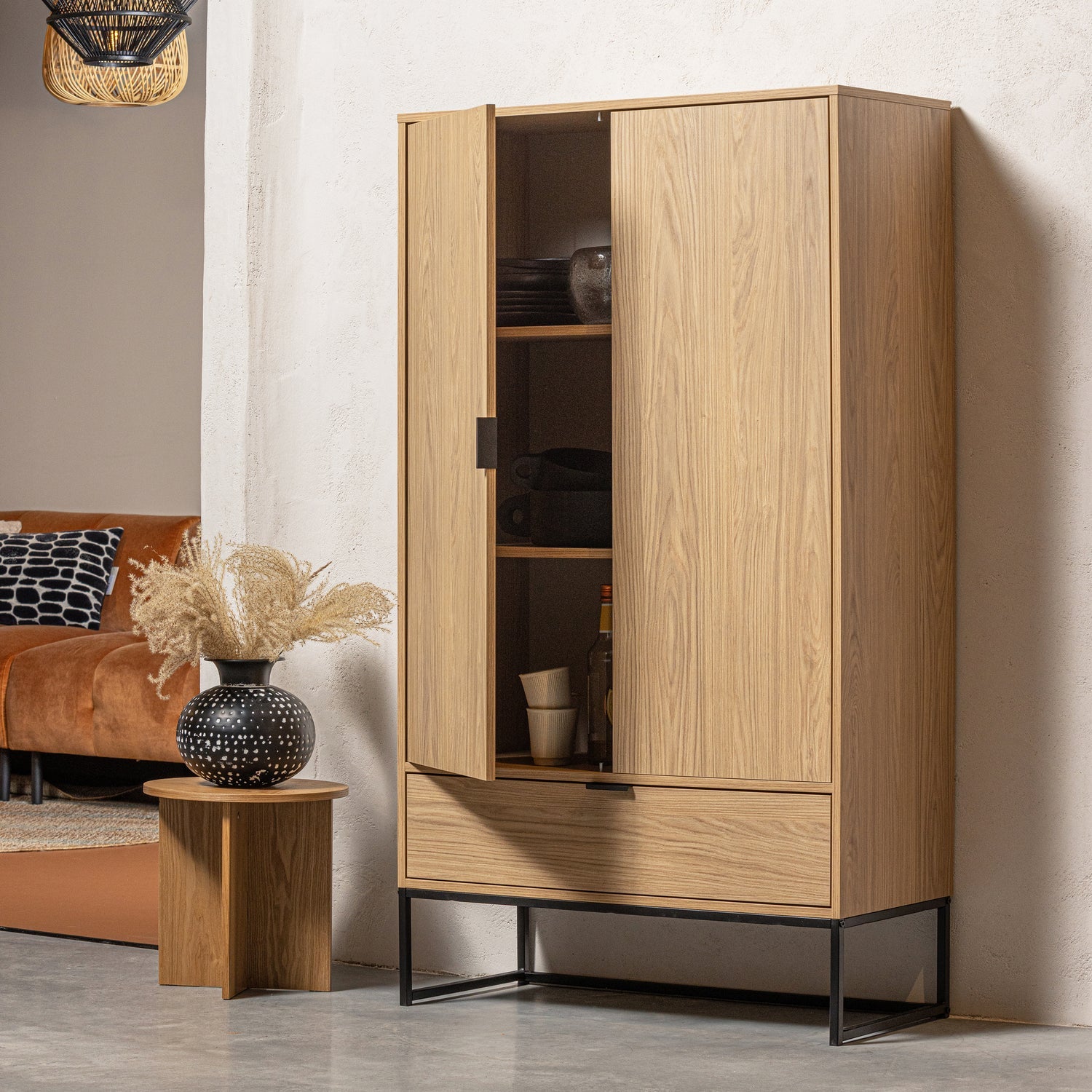 Silas 2 Deurs Kast Eiken Decor [Fsc] van WOOOD – Luxe comfort op maat van PureWonen. Vraag naar de beste prijs.