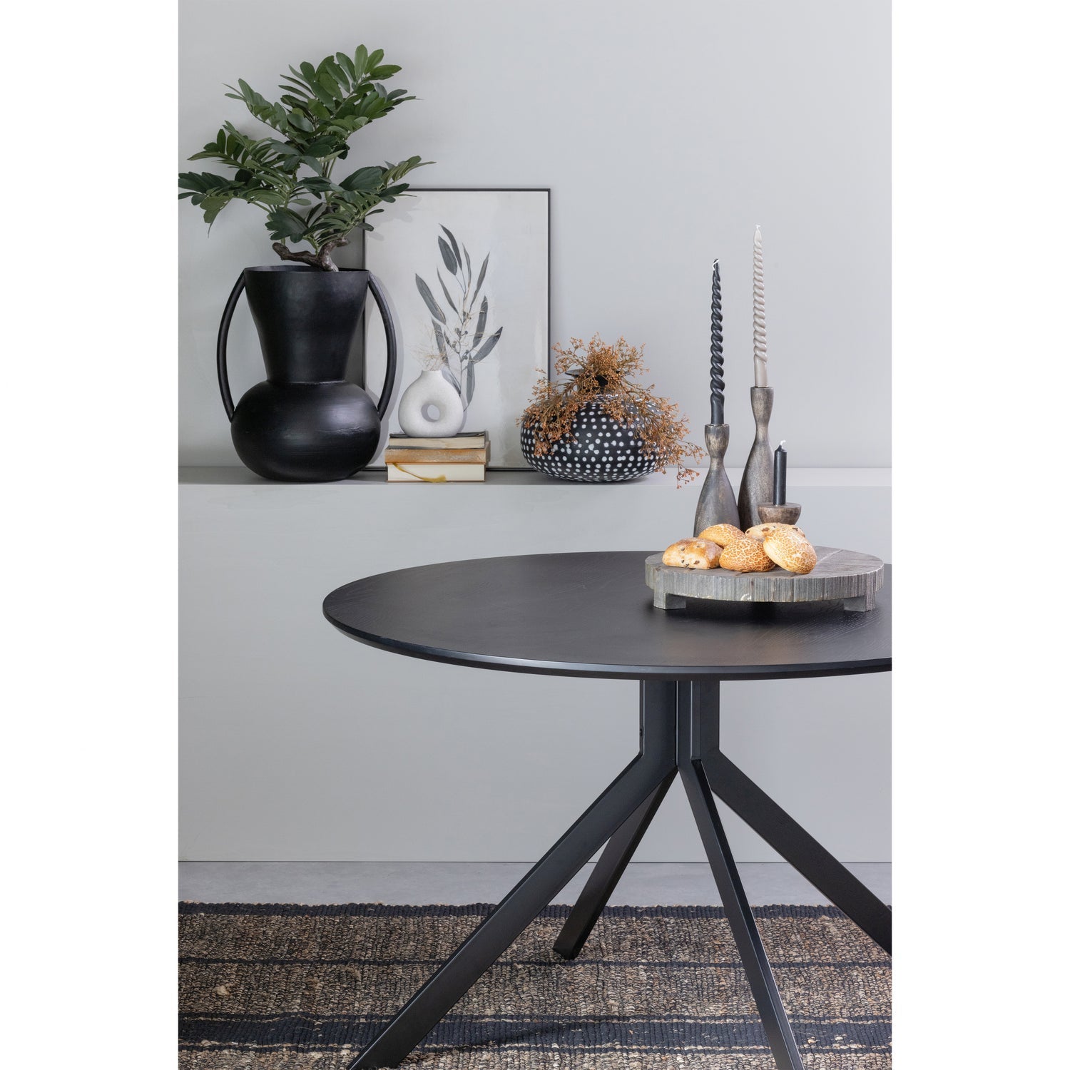 Bruno Eettafel Rond Mdf Zwart O120 Cm van WOOOD – Luxe comfort op maat van PureWonen. Vraag naar de beste prijs.