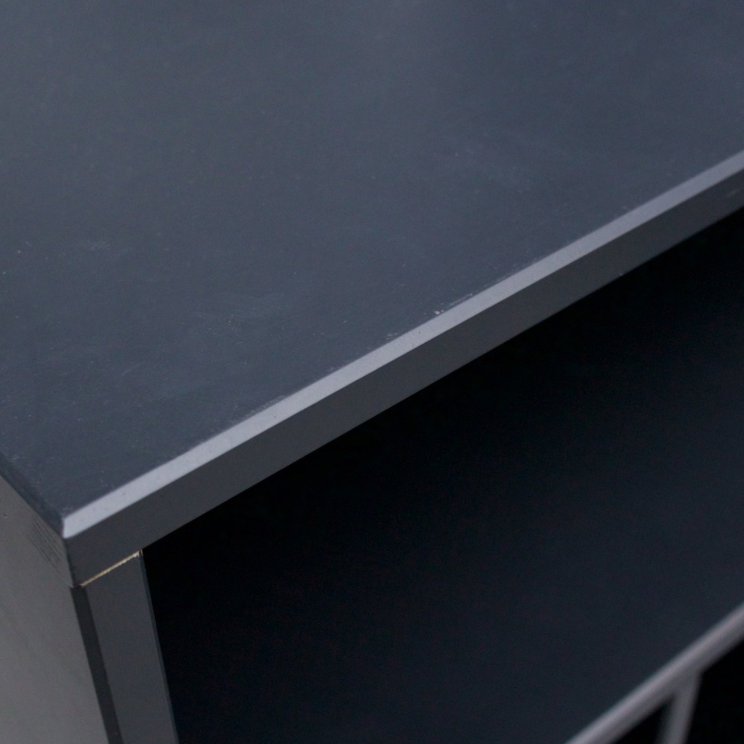 James Kastje Noten/Zwart [Fsc] van WOOOD – Luxe comfort op maat van PureWonen. Vraag naar de beste prijs.