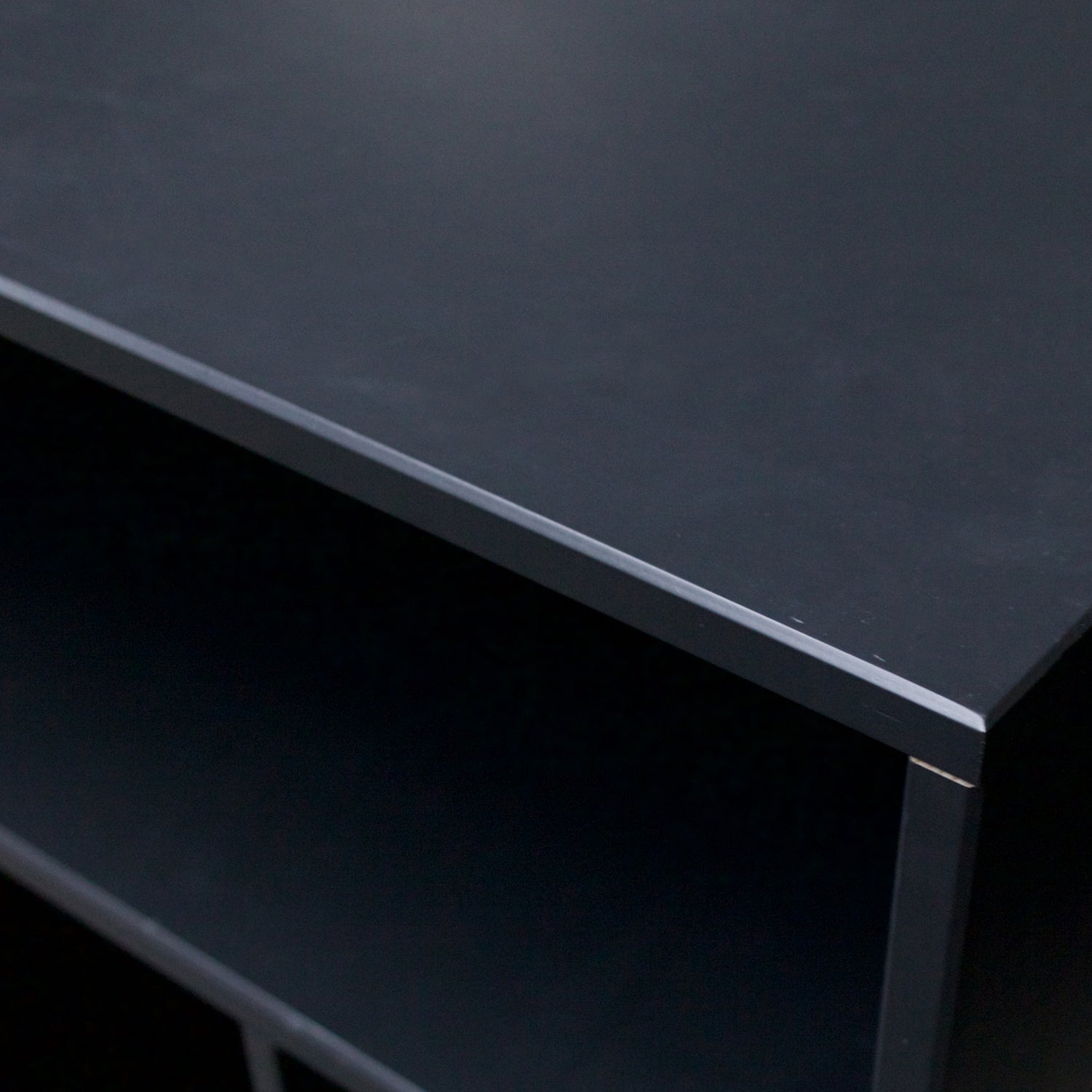 James Kastje Noten/Zwart [Fsc] van WOOOD – Luxe comfort op maat van PureWonen. Vraag naar de beste prijs.