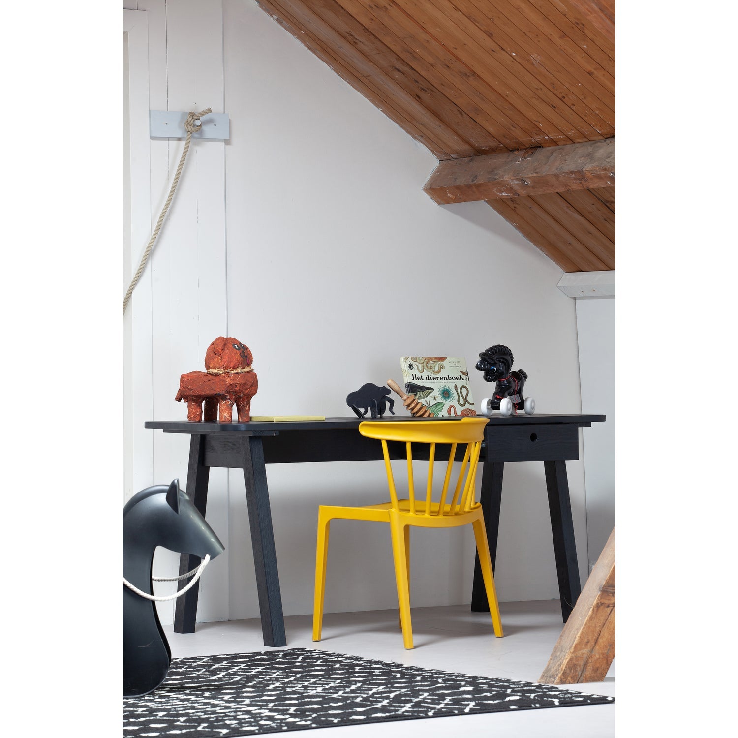 Bliss Tuinstoel Met Spijlen Kunststof Oker Geel van WOOOD – Luxe comfort op maat van PureWonen. Vraag naar de beste prijs.