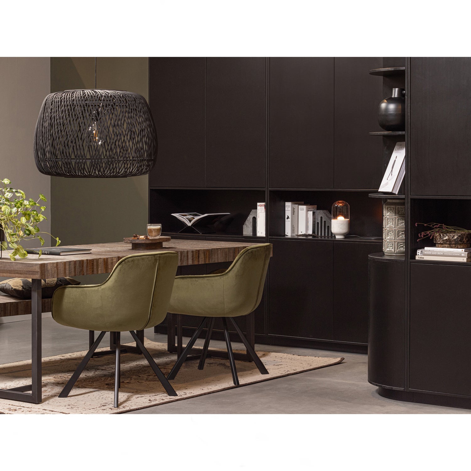 Finca Opbergkast 110 Cm Grenen Diepzwart [Fsc] van WOOOD – Luxe comfort op maat van PureWonen. Vraag naar de beste prijs.