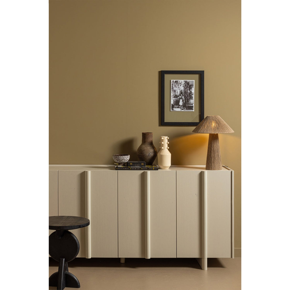 BASU DRESSOIR GRENEN DUST [fsc] van WOOOD – Luxe comfort op maat van PureWonen. Vraag naar de beste prijs.