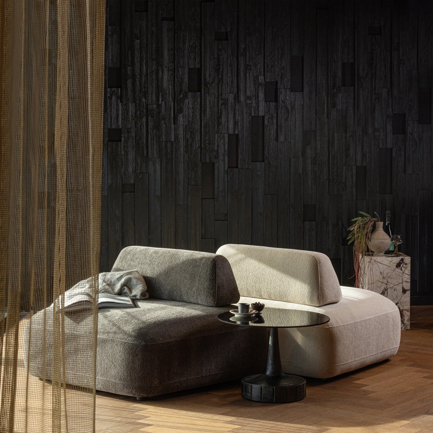 Soya Bijzettafel Mango Hout/Glas Zwart van WOOOD – Luxe comfort op maat van PureWonen. Vraag naar de beste prijs.