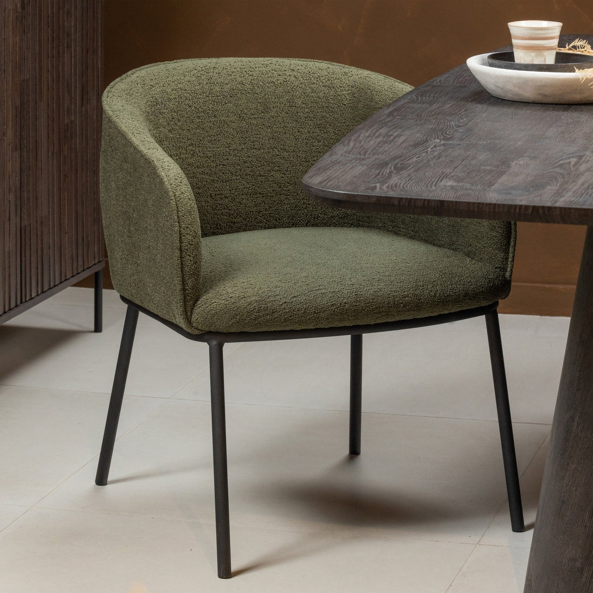 Leon Eetkamerstoel Forest Green van WOOOD – Luxe comfort op maat van PureWonen. Vraag naar de beste prijs.