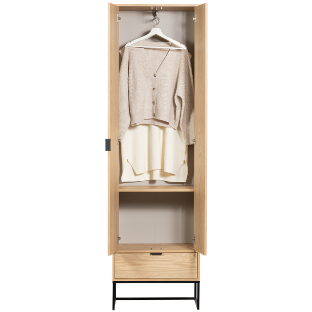 Kledinghanger Uittrekbaar Optiepakket van WOOOD – Luxe comfort op maat van PureWonen. Vraag naar de beste prijs.