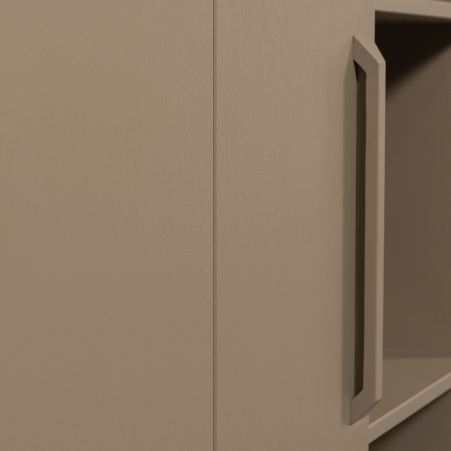 Lowen Opbergkast Grenen Mud [Fsc] van WOOOD – Luxe comfort op maat van PureWonen. Vraag naar de beste prijs.