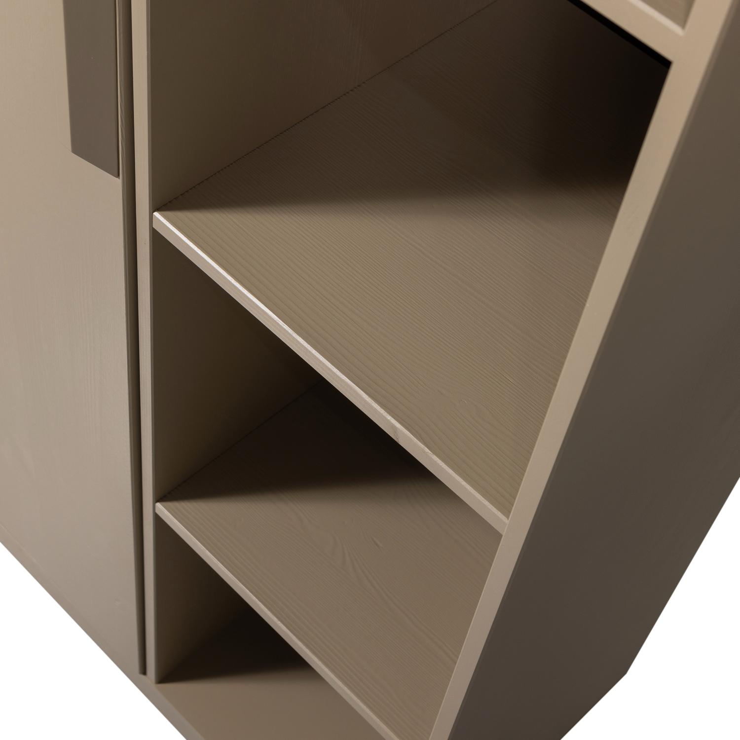 Lowen Opbergkast Grenen Mud [Fsc] van WOOOD – Luxe comfort op maat van PureWonen. Vraag naar de beste prijs.