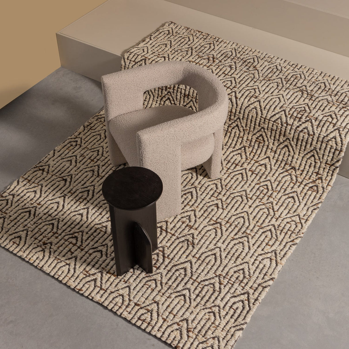 Tiwa Fauteuil Boucle Beige van WOOOD – Luxe comfort op maat van PureWonen. Vraag naar de beste prijs.