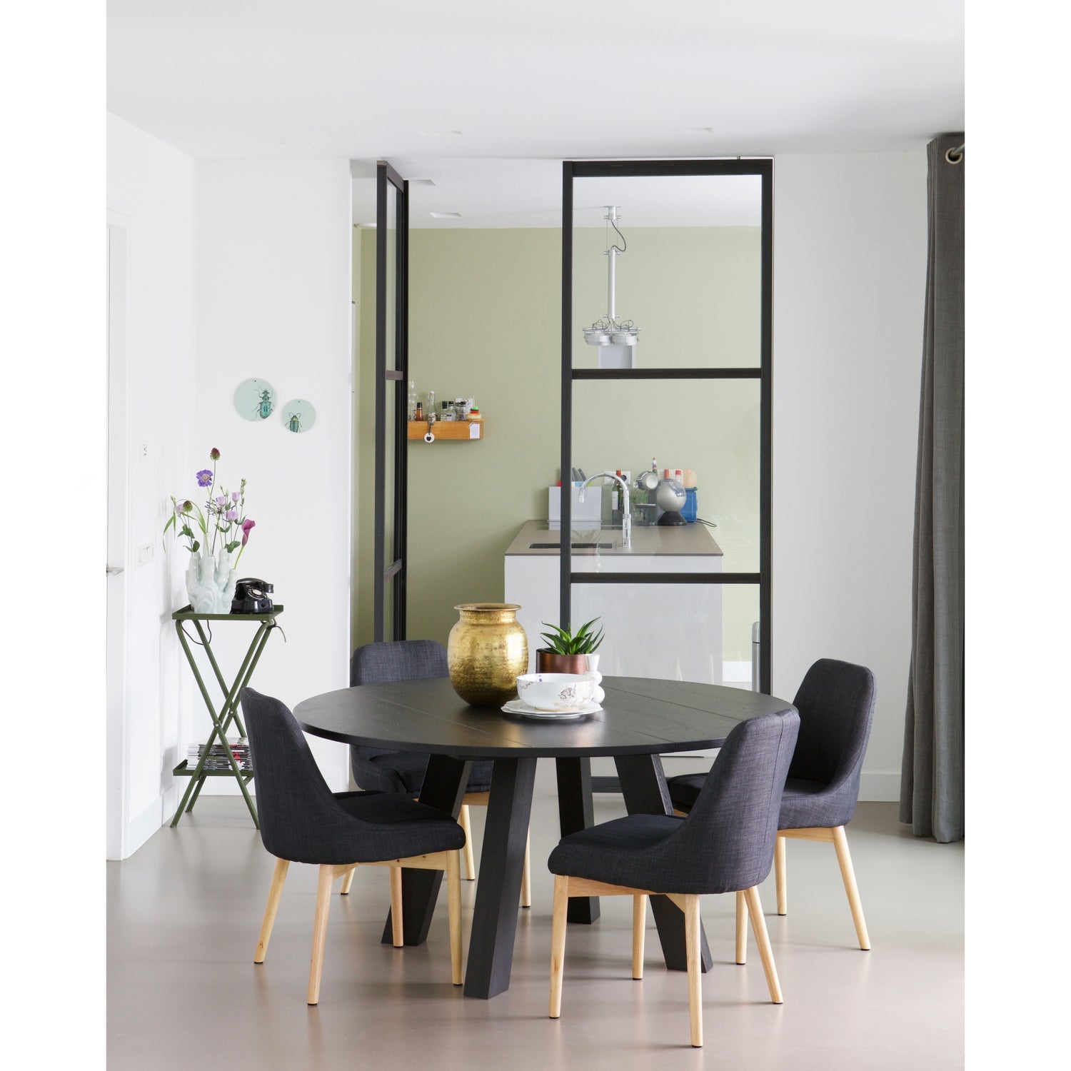 Rhonda Xl Eettafel O150 Cm Eiken Blacknight [Fsc] van WOOOD – Luxe comfort op maat van PureWonen. Vraag naar de beste prijs.