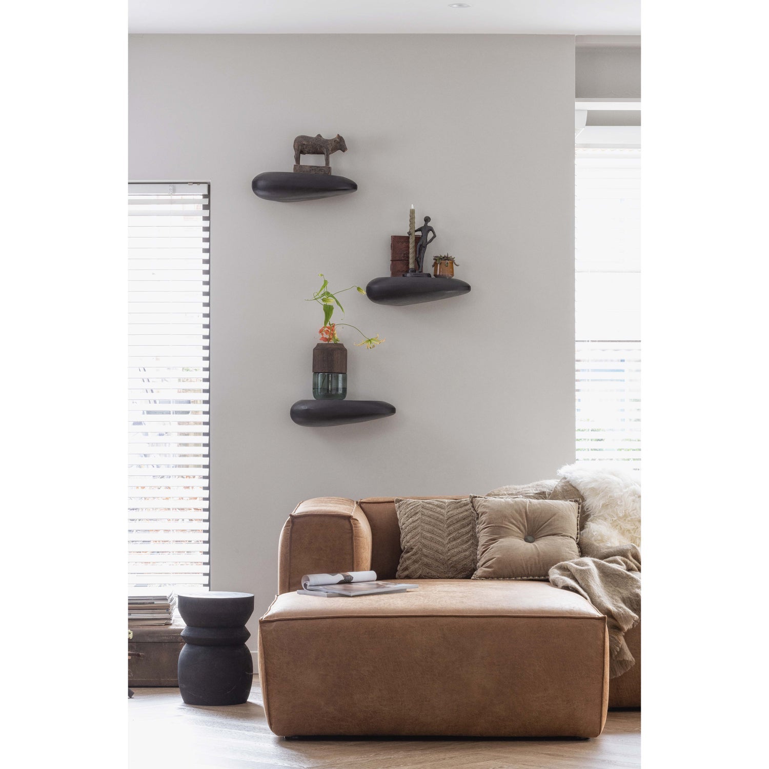 Bikkel Kruk Hout Zwart 40x O28 Cm van WOOOD – Luxe comfort op maat van PureWonen. Vraag naar de beste prijs.