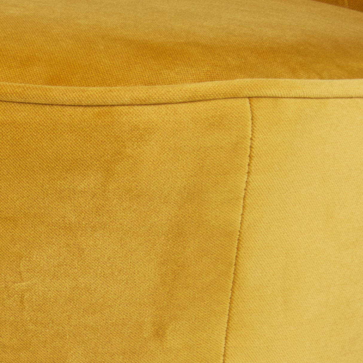 Sara Fauteuil Fluweel Oker van WOOOD – Luxe comfort op maat van PureWonen. Vraag naar de beste prijs.