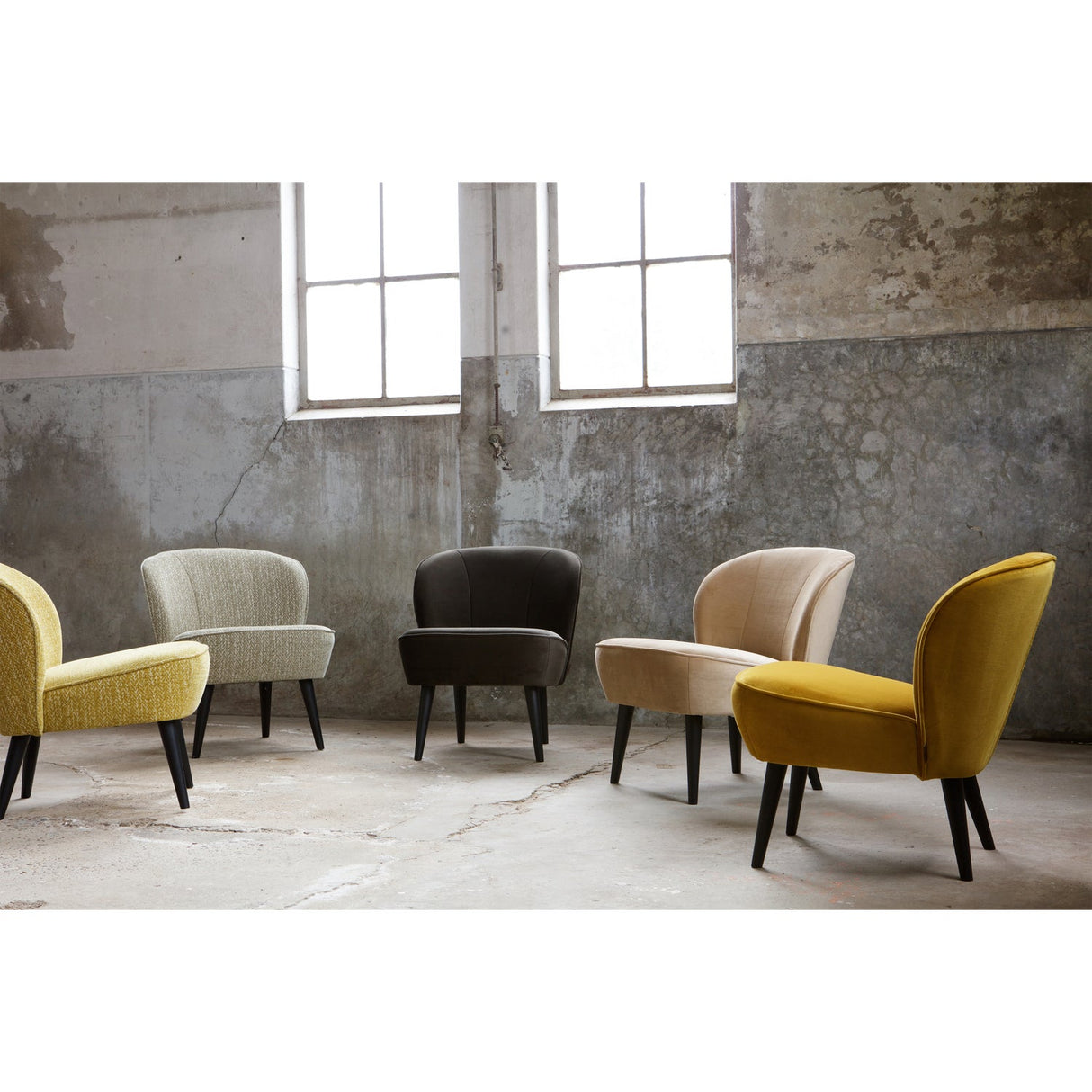 Sara Fauteuil Fluweel Oker van WOOOD – Luxe comfort op maat van PureWonen. Vraag naar de beste prijs.
