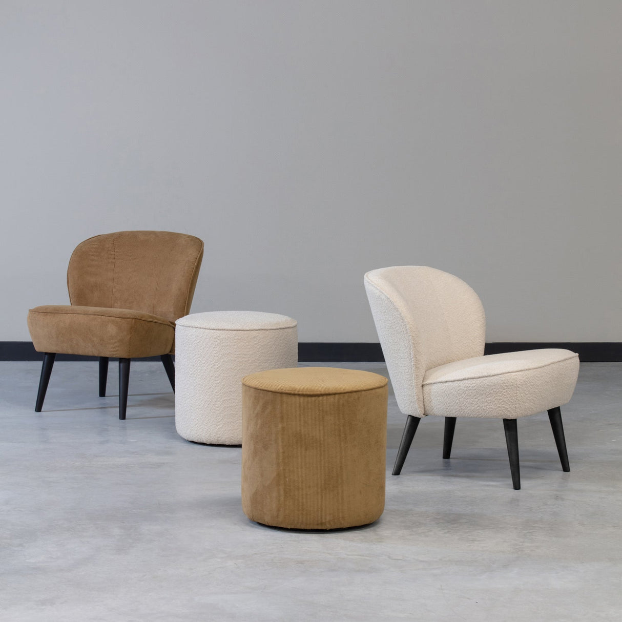 Sara Fauteuil Boucle Creme van WOOOD – Luxe comfort op maat van PureWonen. Vraag naar de beste prijs.
