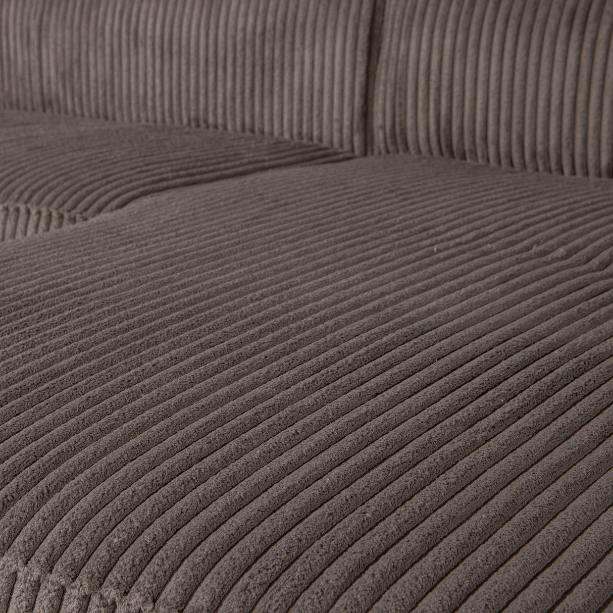 Bean Hoekbank Rechts Grove Ribstof Mud van WOOOD – Luxe comfort op maat van PureWonen. Vraag naar de beste prijs.
