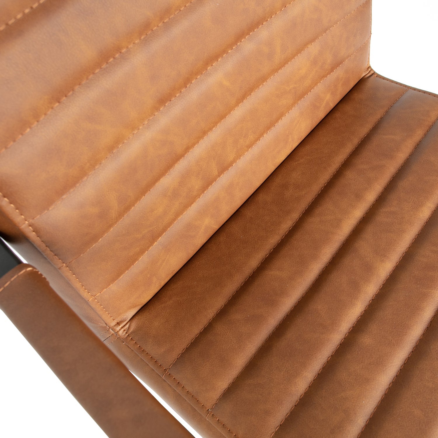 Bas Eetkamerstoel Pu Cognac van WOOOD – Luxe comfort op maat van PureWonen. Vraag naar de beste prijs.