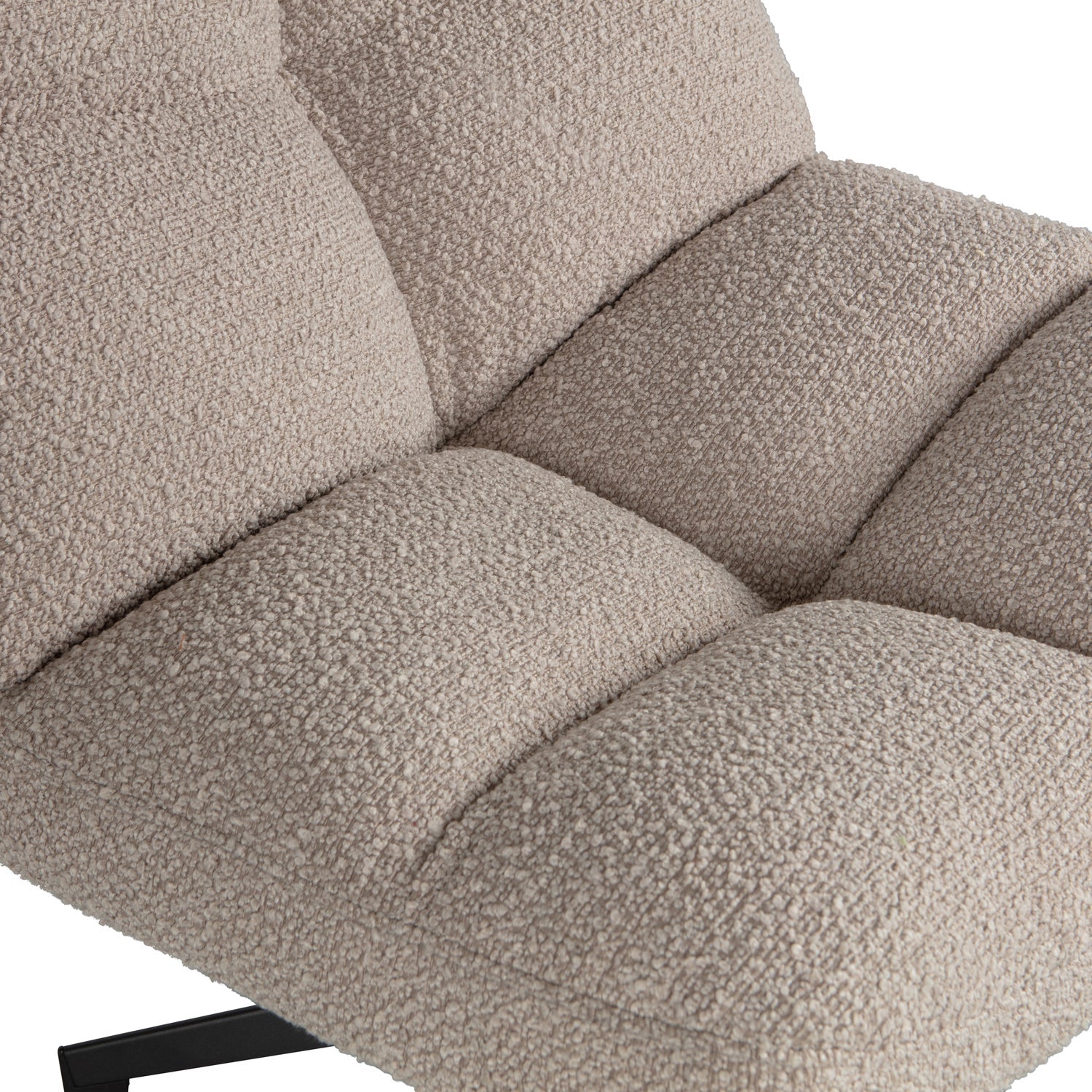 Vinny Draaifauteuil Boucle Zand van WOOOD – Luxe comfort op maat van PureWonen. Vraag naar de beste prijs.
