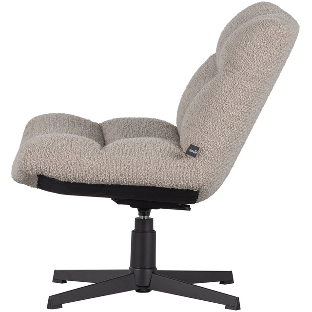 Vinny Draaifauteuil Boucle Zand van WOOOD – Luxe comfort op maat van PureWonen. Vraag naar de beste prijs.