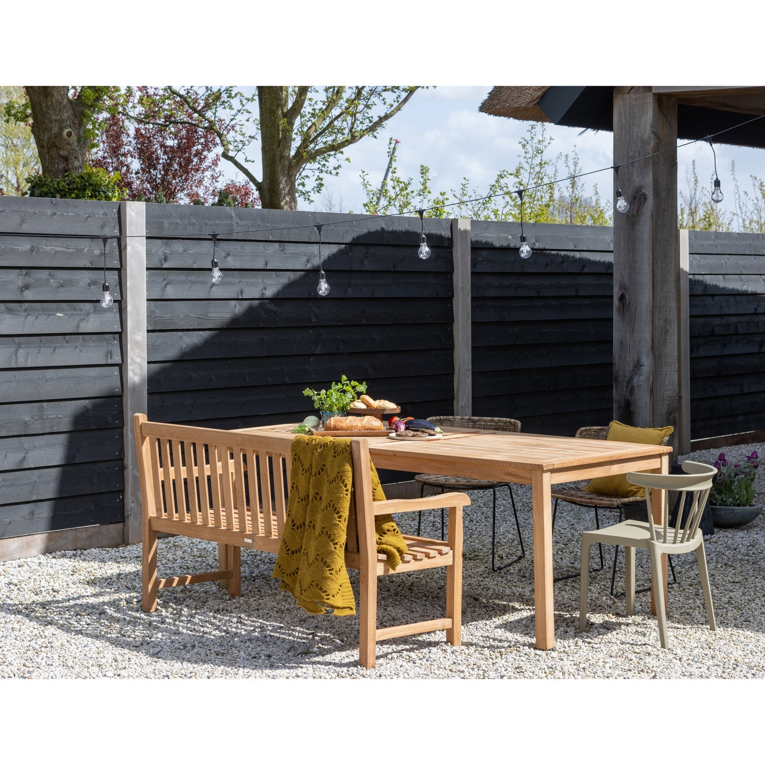 Set V 2 Wings Tuinstoel Naturel van WOOOD – Luxe comfort op maat van PureWonen. Vraag naar de beste prijs.