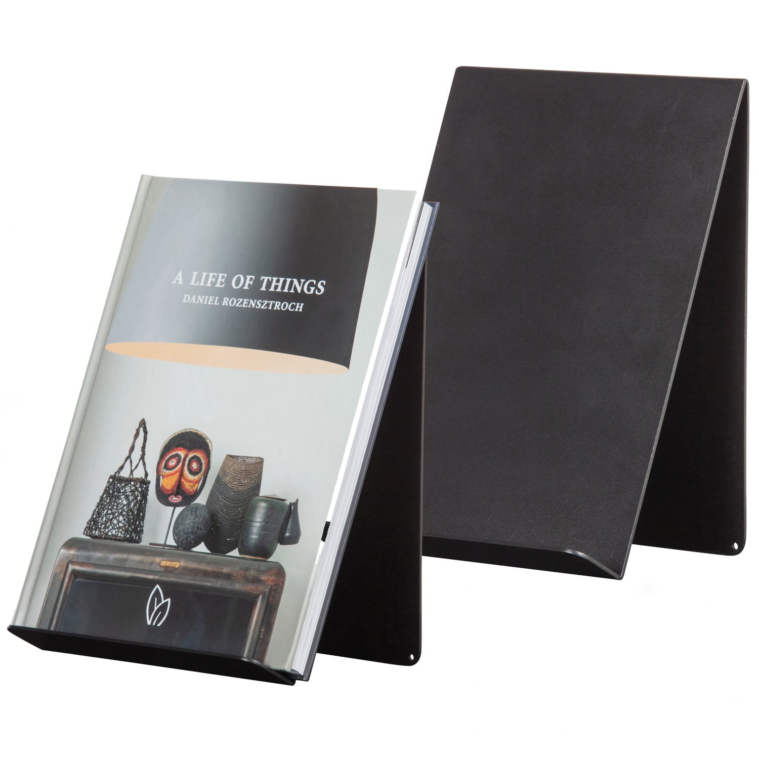 Brook Boekenstandaard Staand Metaal Zwart van WOOOD – Luxe comfort op maat van PureWonen. Vraag naar de beste prijs.