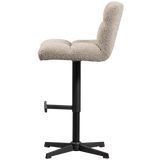 Vinny Draaibare Barstoel Boucle Zand van WOOOD – Luxe comfort op maat van PureWonen. Vraag naar de beste prijs.