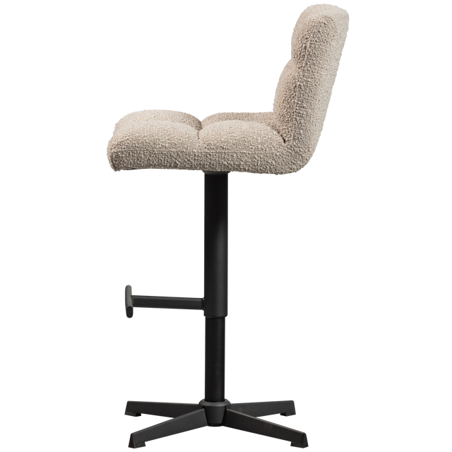 Vinny Draaibare Barstoel Boucle Zand van WOOOD – Luxe comfort op maat van PureWonen. Vraag naar de beste prijs.