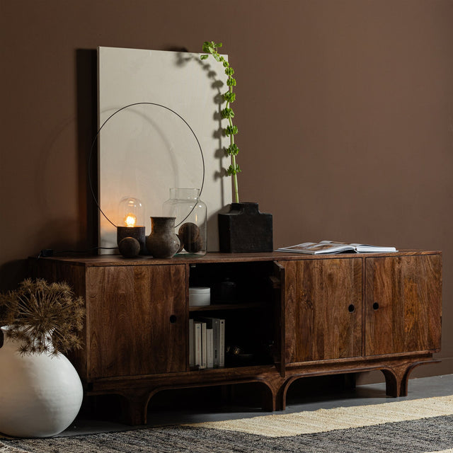 Staes Dressoir 4 Deurs Mango Hout Walnoot van WOOOD – Luxe comfort op maat van PureWonen. Vraag naar de beste prijs.