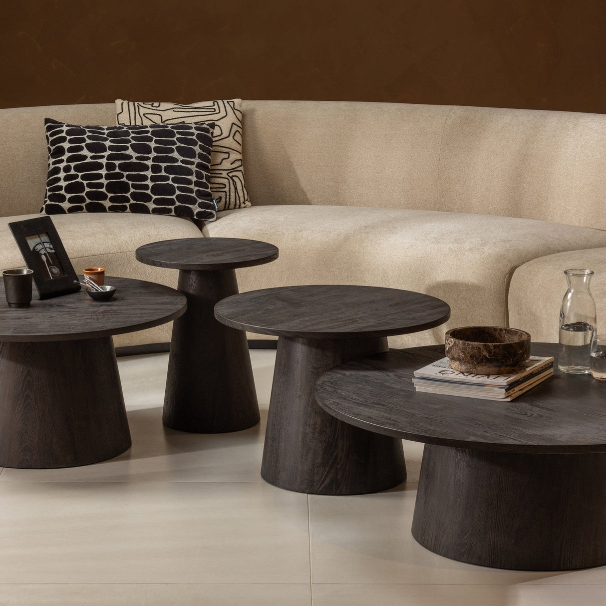 Maan Salontafel Mdf Donkerbruin 35x O100 Cm van WOOOD – Luxe comfort op maat van PureWonen. Vraag naar de beste prijs.