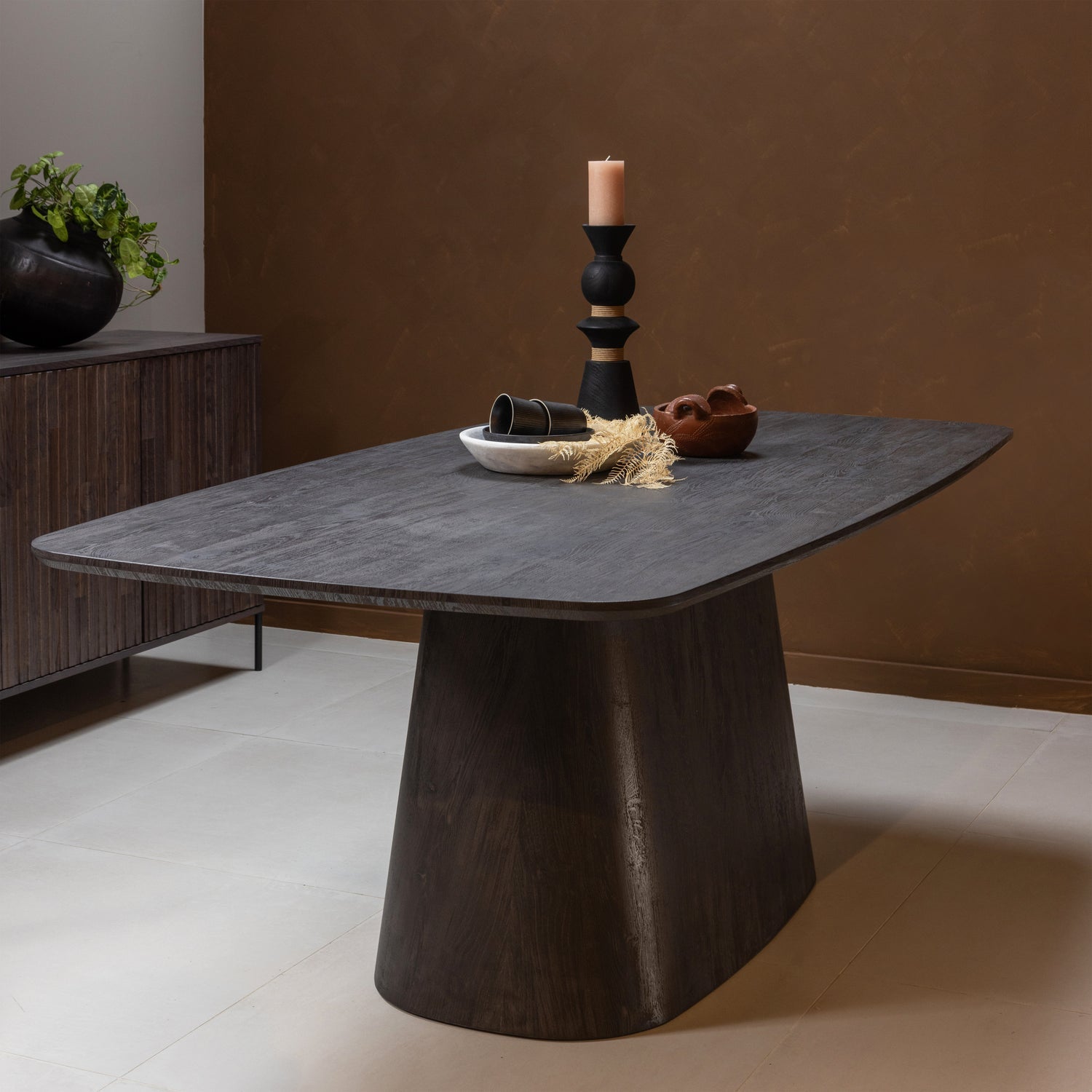 Leah Eettafel Mdf Donkerbruin 200x105 Cm van WOOOD – Luxe comfort op maat van PureWonen. Vraag naar de beste prijs.