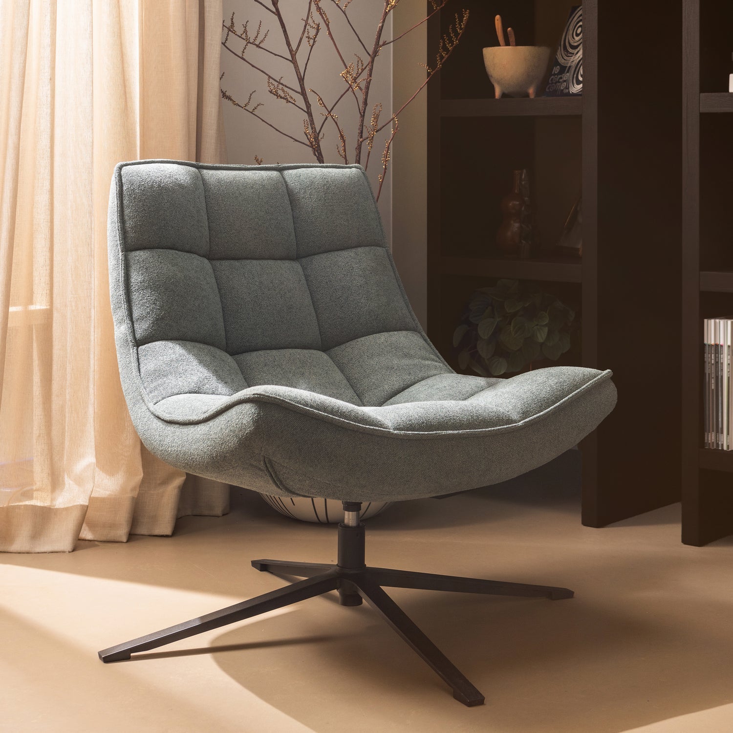Maudi Draaifauteuil Blue Stone van WOOOD – Luxe comfort op maat van PureWonen. Vraag naar de beste prijs.