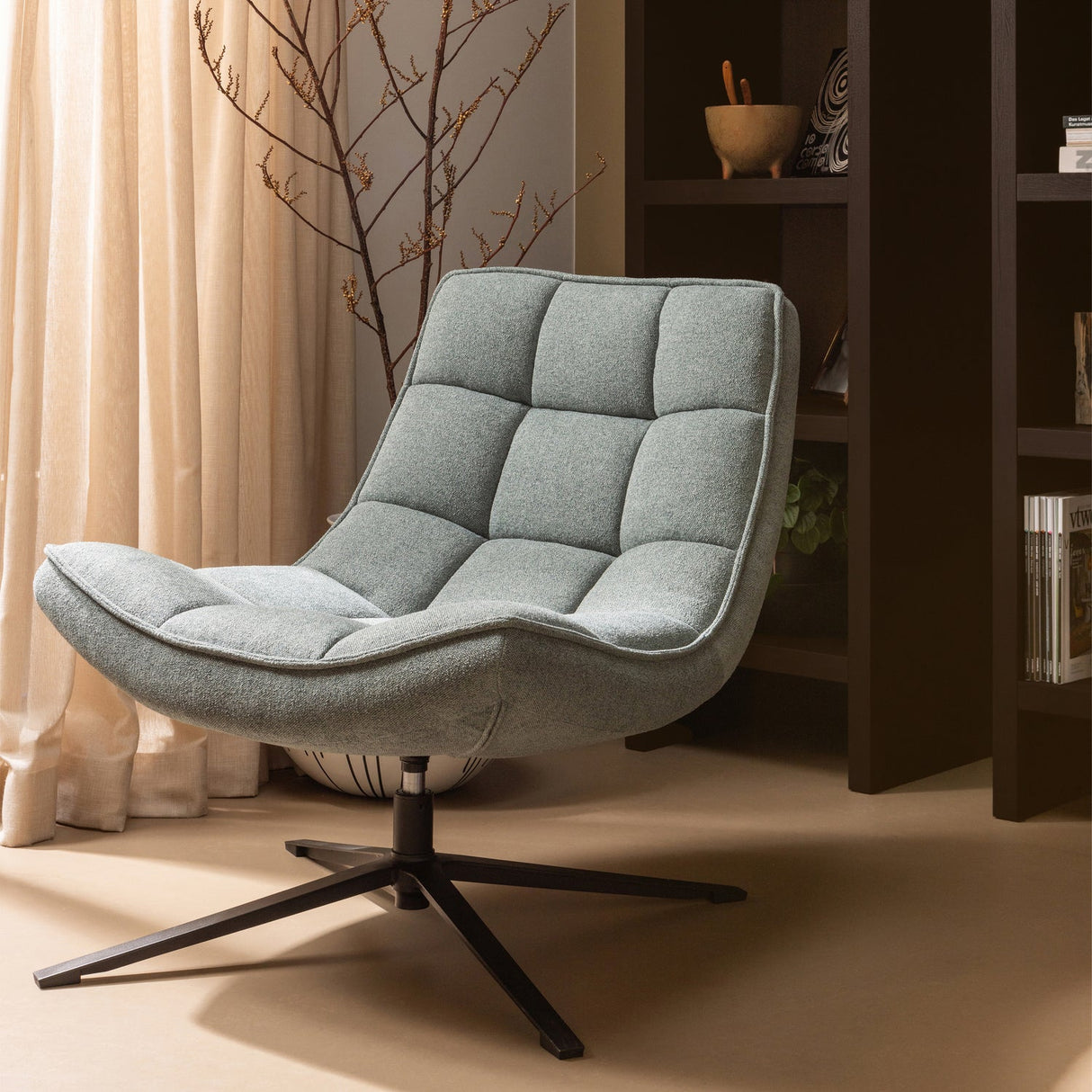 Maudi Draaifauteuil Blue Stone van WOOOD – Luxe comfort op maat van PureWonen. Vraag naar de beste prijs.