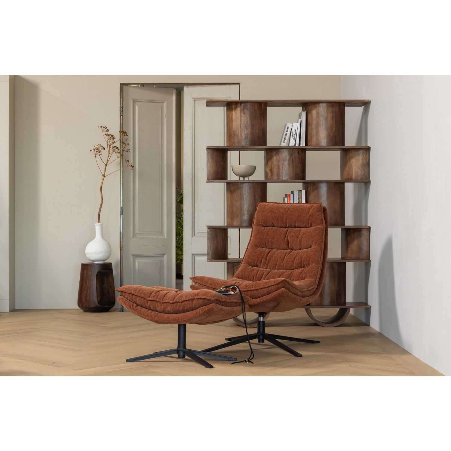 Kube Draaifauteuil Met Hocker Bruin