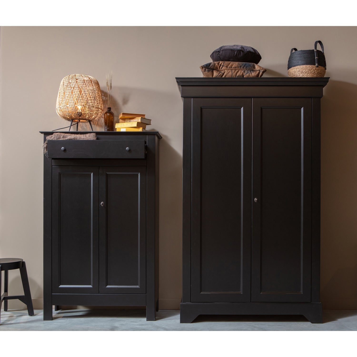 Eva Meidenkast Grenen Diepzwart [Fsc] van WOOOD – Luxe comfort op maat van PureWonen. Vraag naar de beste prijs.