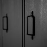 Stijn Hoog 2 Drs Lockerkast Zwart [Fsc] van WOOOD – Luxe comfort op maat van PureWonen. Vraag naar de beste prijs.