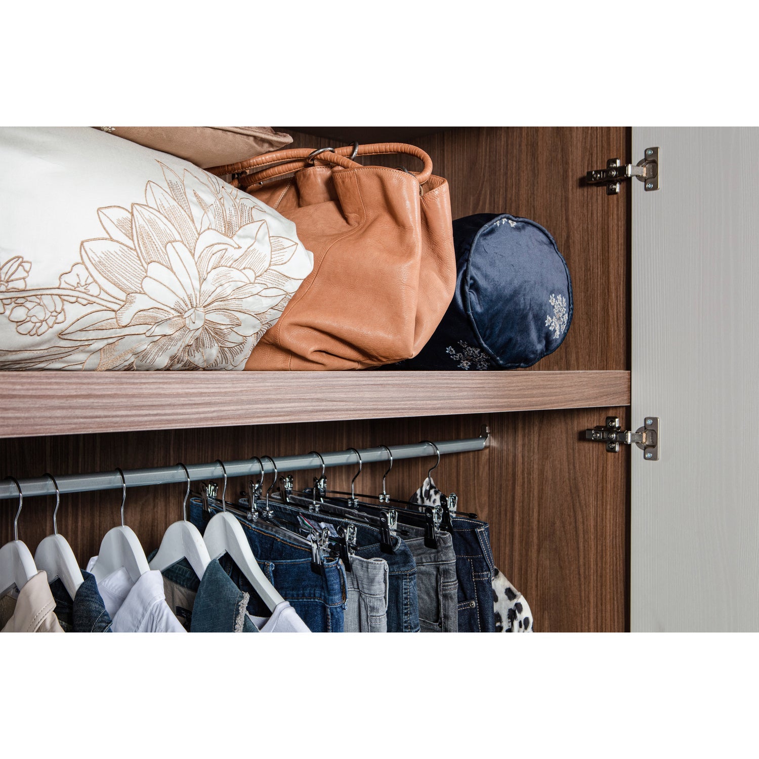 Rens 3 Drs Hang/Legkast Greep Lang Noten/Kiezelgrijs [Fsc] van WOOOD – Luxe comfort op maat van PureWonen. Vraag naar de beste prijs.