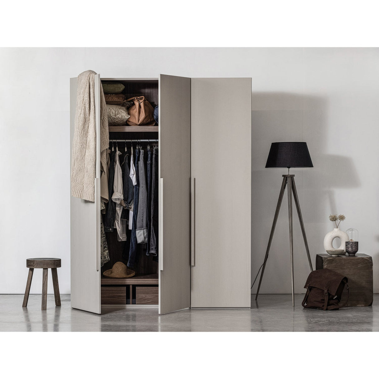 Rens 3 Drs Hang/Legkast Greep Lang Noten/Kiezelgrijs [Fsc] van WOOOD – Luxe comfort op maat van PureWonen. Vraag naar de beste prijs.