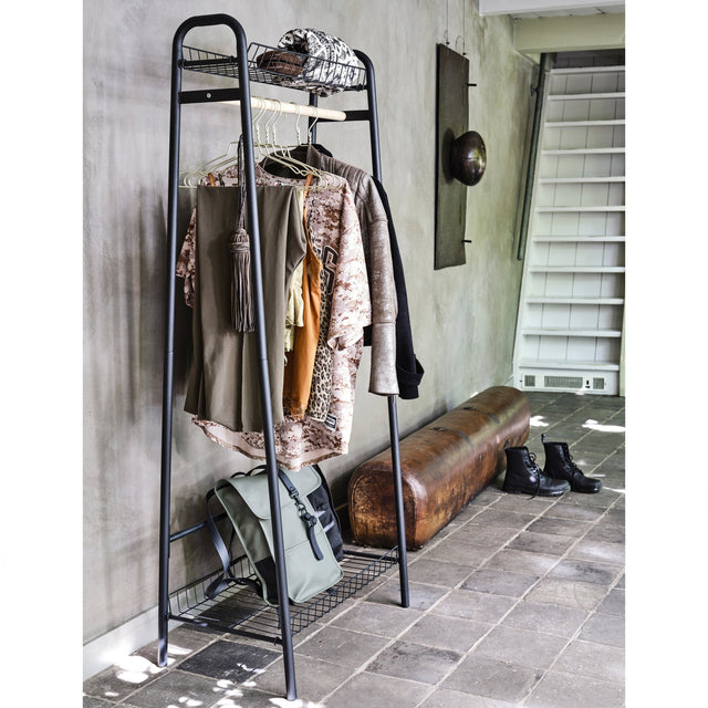 Jovi Kledingrek Metaal Zwart van WOOOD – Luxe comfort op maat van PureWonen. Vraag naar de beste prijs.