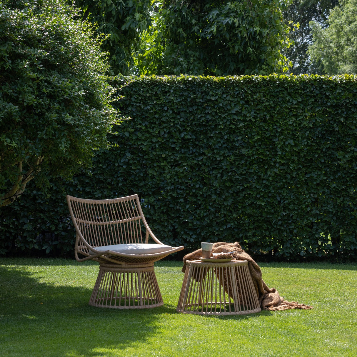 Alatna Tuinstoel Wicker Naturel van WOOOD – Luxe comfort op maat van PureWonen. Vraag naar de beste prijs.