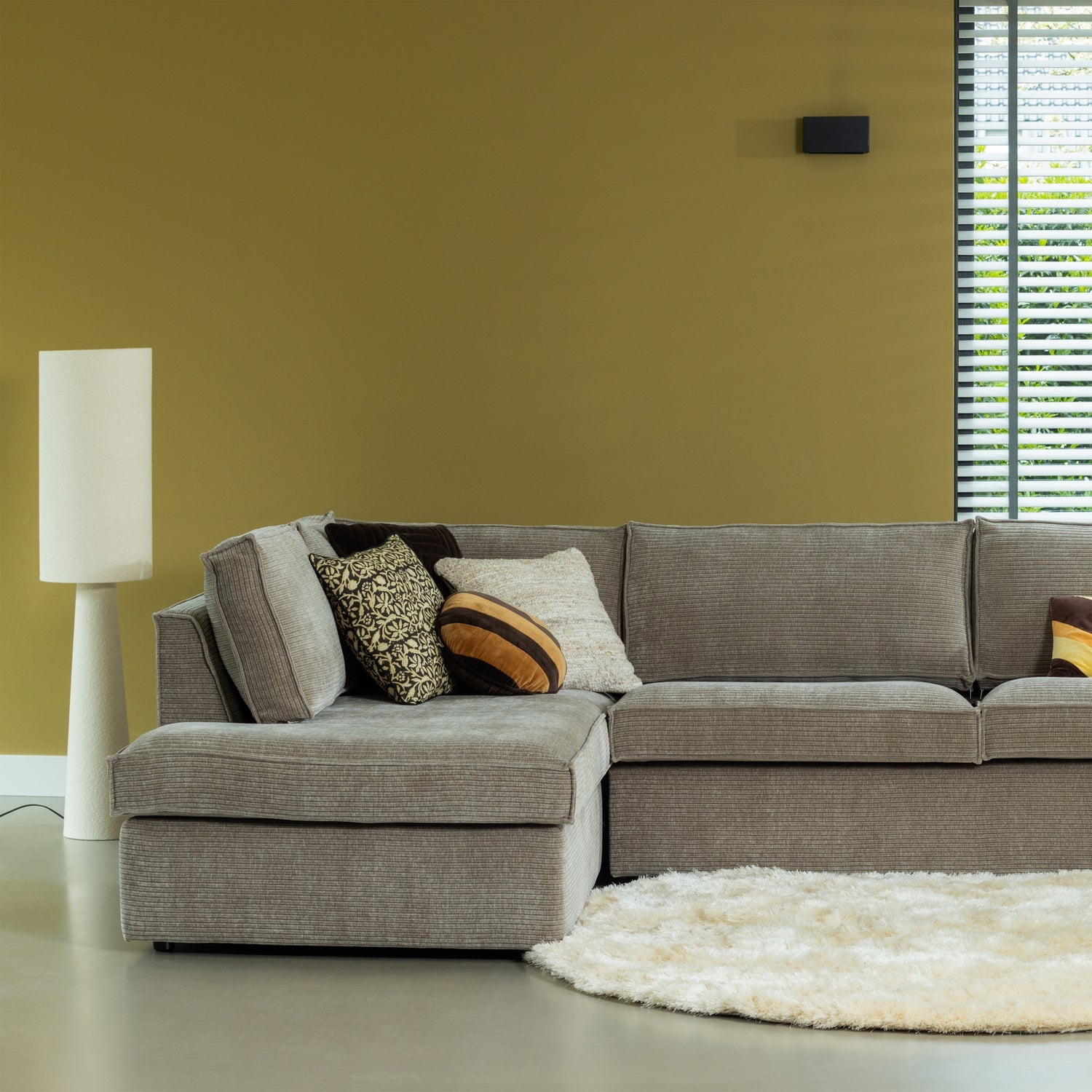 Hajo Hoekbank Links Ribstof Clay van WOOOD – Luxe comfort op maat van PureWonen. Vraag naar de beste prijs.