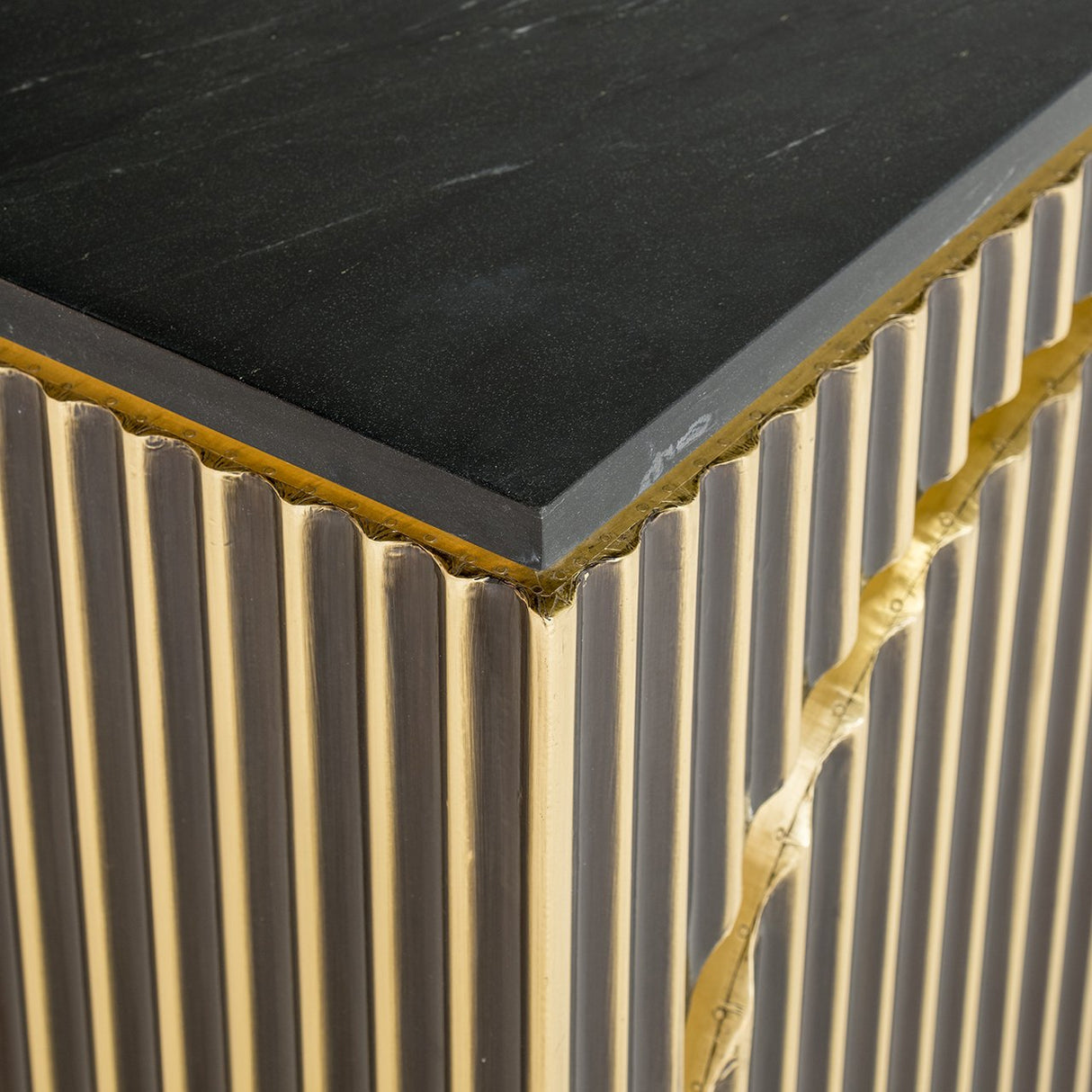 Dressoir Les Arcs 3-deurs (Brushed Gold) van Richmond Interiors – Luxe comfort op maat van PureWonen. Vraag naar de beste prijs.